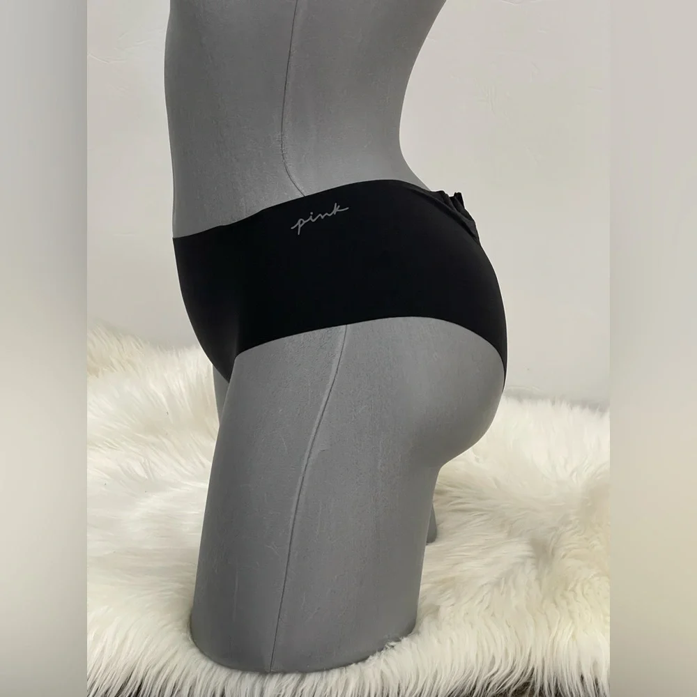 Victoria’s Secret Pink No Show Seamless Cheekster Panty Underwear. NWT